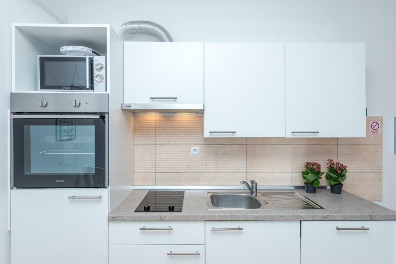 Apartma Fora *