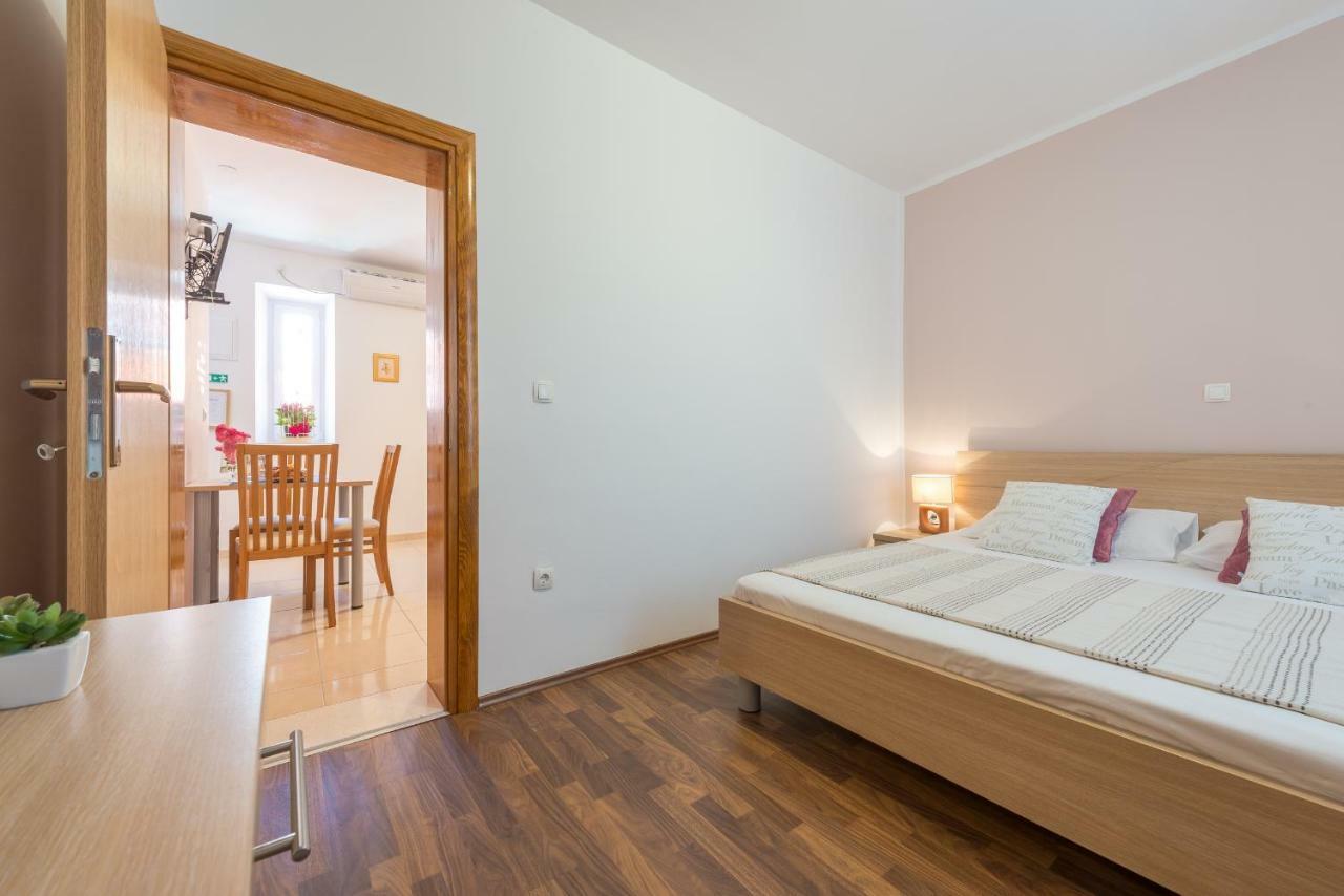 Fora Apartament