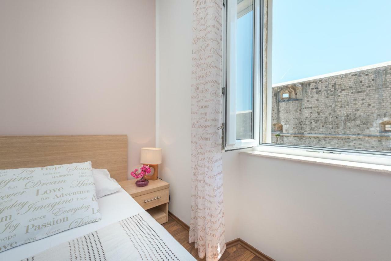 Fora Apartament *